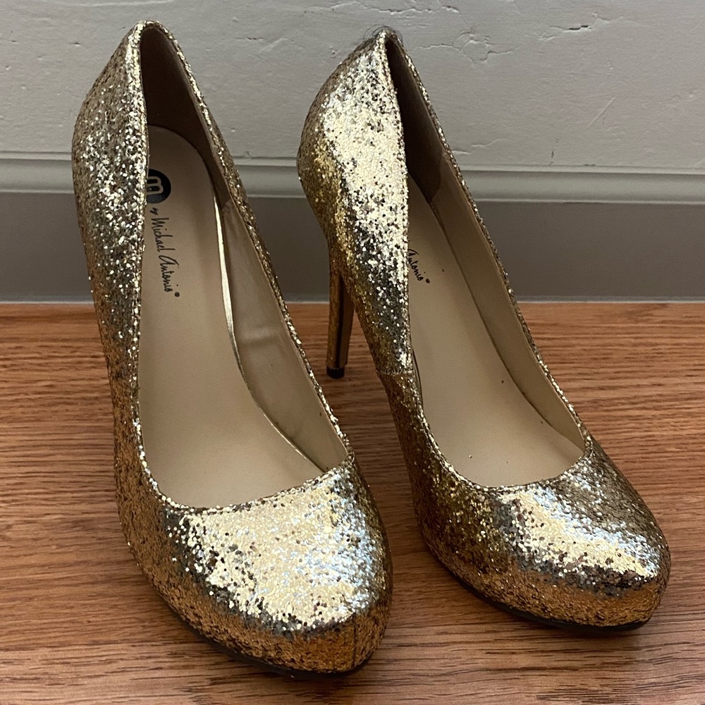 Gold sparkly heels! - Picture 1 of 6